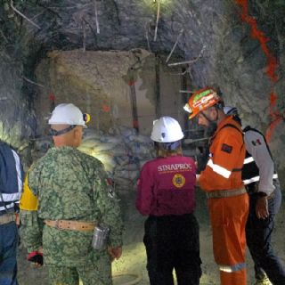Labores de rescate de mineros en Sinaloa superan las 250 horas: instalan bomba de agua