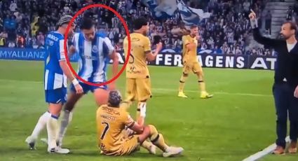 ¡Vergonzoso! Futbolista del Porto lanza un escupitajo a su rival en el piso tras hacerle una falta
