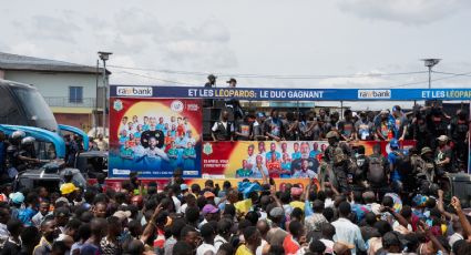 Selección del Congo festeja su pase al Mundial ante miles de aficionados en su país; el presidente les regaló camionetas de lujo a los jugadores
