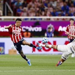 Transmisión del partido Chivas vs Pumas desata quejas por “parcialidad” de los comentaristas hacia el Guadalajara