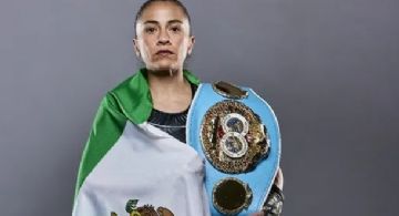 La boxeadora mexicana Irma 'Torbellino' García, quien también es policía, retiene su título mundial