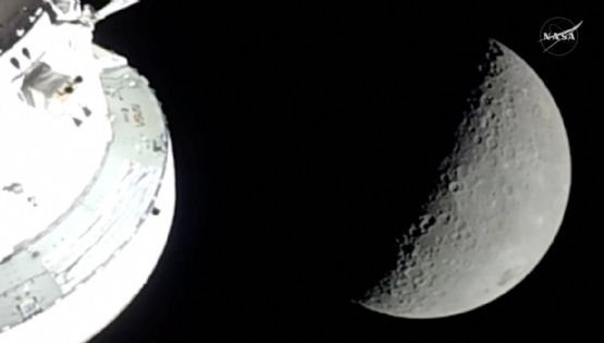 La tripulación de Artemis II nombra cráter lunar en honor a la fallecida esposa de su comandante