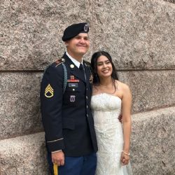 Liberan a la esposa de un sargento de EU tras ser detenida por agentes migratorios días después de su boda