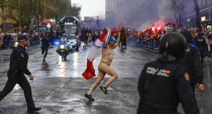 Aficionado corre y se 'pasea' desnudo en la calle previo al duelo de Champions entre Real Madrid y Bayern; se le escapó a la policía