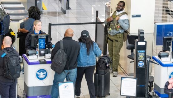 Aduanas de EU dejarán de procesar a viajeros internacionales en los aeropuertos de las ciudades santuario: DHS