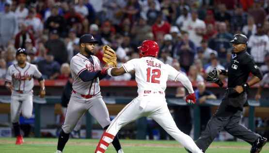 ¡Pelea en las Grandes Ligas! Jorge Soler, de los Angels, se le va a los golpes a Reynaldo López, de Bravos