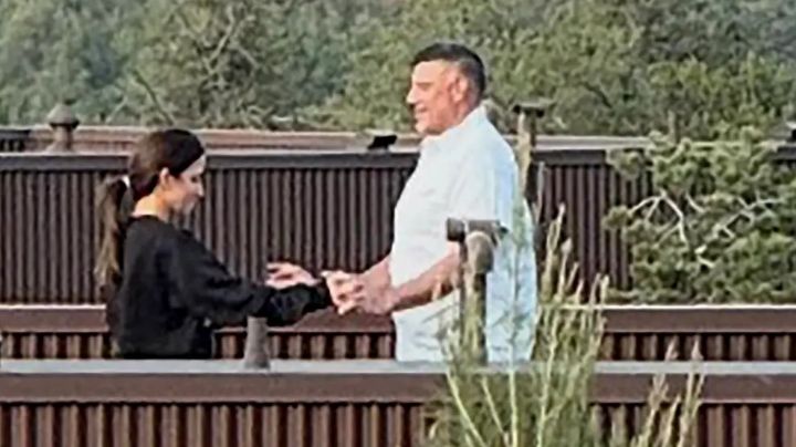 Cachan al coach de los Patriots, Mike Bravel, con una reportera del NY Times: ambos son casados