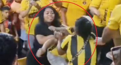 ¡Le caen en la movida! Aficionado del Barcelona de Ecuador es descubierto en el estadio por su esposa en compañía de su novia