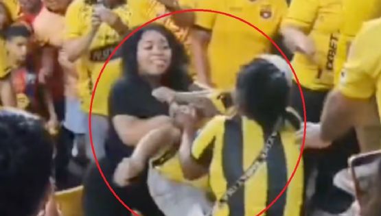 ¡Le caen en la movida! Aficionado del Barcelona de Ecuador es descubierto en el estadio por su esposa en compañía de su novia