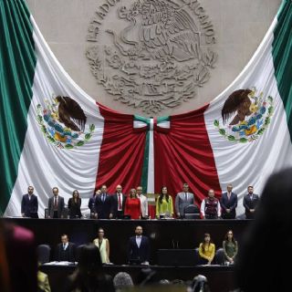 Aprobación del "plan B": insultos y acusaciones de corrupción prevalecieron durante más de 14 horas