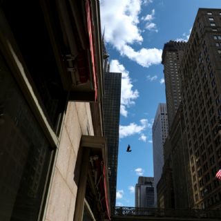 Economía de EU se expande un 2.1% en 2025, cifra inferior a la registrada hace un año