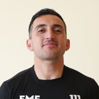 Reportan que el árbitro de Chivas-Pumas fue suspendido por polémica actuación