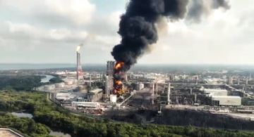 Incendio en Dos Bocas: se quema almacén en la refinería Olmeca en Tabasco