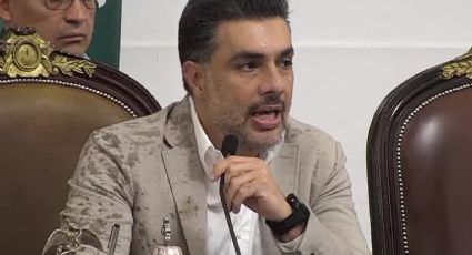 Manifestantes intentan dar portazo en el Congreso de la CDMX; suspenden sesión