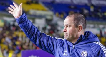 André Jardine está fuera del América tras ganar seis títulos; Guillermo Almada sería el relevo