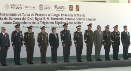 Cae mampara sobre la gobernadora Delfina Gómez durante ceremonia militar en base aérea de Santa Lucía