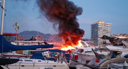 Se registra incendio de embarcación en muelle de Puerto Vallarta; otras dos resultan con daños