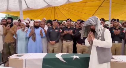 Ataque suicida con coche bomba deja al menos 15 policías muertos en Pakistán