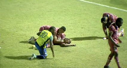 Escalofriante: futbolista sufre fractura expuesta de un tobillo cuando disputaba un balón en partido de la Liga de Honduras