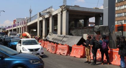 Se desploma estructura metálica de las obras del tramo elevado en la calzada San Antonio Abad, de la CDMX