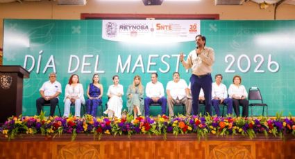 “Para los contras”: alcalde de Reynosa canta un “narcocorrido” durante el festejo por el Día del Maestro