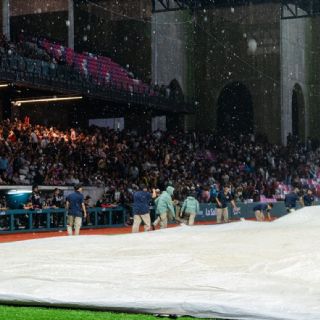 Inauguran Estadio de beisbol en Oaxaca, pero se suspende el juego por lluvia