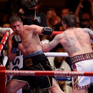 Hubo polémica: Oleksandr Usyk noquea a Rico Verhoeven para ganar el título de los pesos pesados