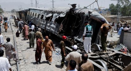 Detona objeto explosivo al interior de un tren en Pakistán; suman 24 muertos y al menos 70 heridos