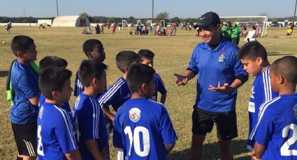 “¿Tú dónde jugaste? Yo jugué un Mundial”, el exfutbolista mexicano Manuel Vidrio protagoniza discusión en un partido infantil en EU