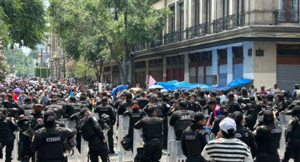 Maestros de la CNTE instalan plantón en el Centro de la CDMX; acusan represión tras intentar llegar al Zócalo