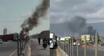 Registran el incendio de vehículos en Colima tras una agresión armada; abaten a delincuente y dos agentes resultan heridos