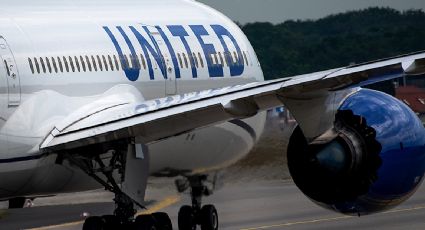 Se accidenta avión de United Airlines durante su aterrizaje en Newark: choca contra un poste de luz