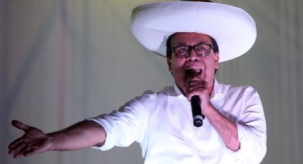 Acusan de vínculos con el narcotráfico al candidato presidencial de izquierda en Perú; él lo niega
