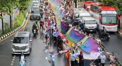Desfile por el mes del Orgullo LGBT+ en Tailandia reúne a miles de personas en Bangkok