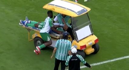 Increíble: el ‘carrito de las desgracias’ atropella a un futbolista mientras trasladaba a un lesionado afuera de la cancha