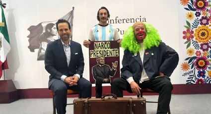 Brozo y Loret regresan al centro nacional de mentiras y simulaciones, mejor conocido como la "mañanera". Desde allí revisan la crisis más severa del régimen por no haber querido separar el poder político del poder criminal