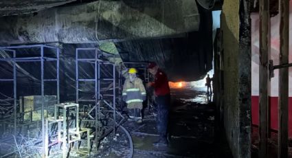 Incendio durante la madrugada en la feria de Tabasco deja cinco personas muertas; abren investigación