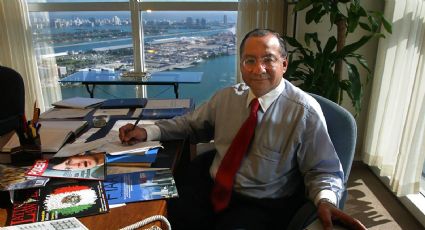 Fiscalía de EU busca revocar la ciudadanía a exembajador acusado de espiar para Cuba