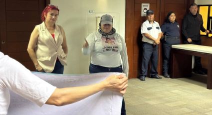 Madres buscadoras de Sinaloa irrumpen en el Palacio de Gobierno para dialogar con la gobernadora interina