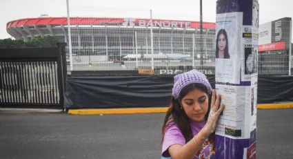 Madres buscadoras tapizan inmediaciones del Estadio Azteca con fotos de sus desaparecidos a un mes del Mundial