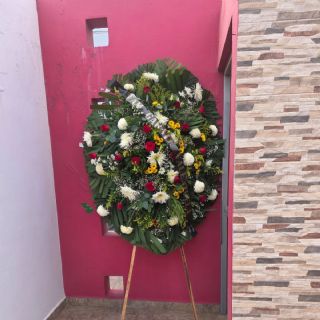 Dejan corona fúnebre en la casa de la diputada local del PRI Paola Gárate, en Culiacán