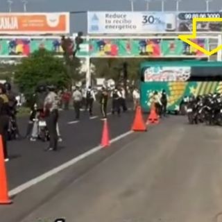 Autobús de Chequia queda 'atascado' en Guadalajara; jugadores caminan para llegar a entrenar