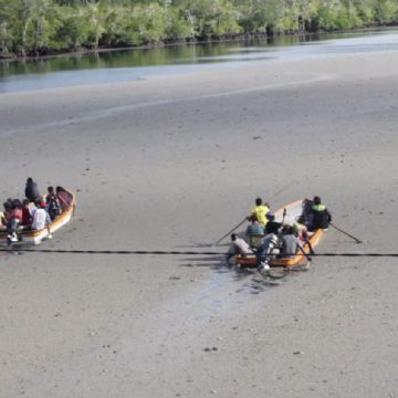 Erupción submarina genera piedra pómez que bloquea parte de una isla en Papúa Nueva Guinea