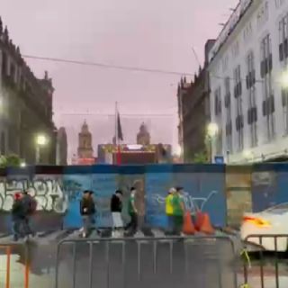 Amanece blindado el Zócalo de la CDMX mientras aficionados esperan ingresar al Fan Fest del Mundial