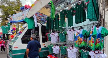 Playeras pirata del Mundial inundan el mercado mexicano