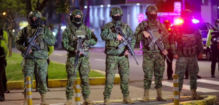 Indígenas denuncian tres muertos y varios heridos en un enfrentamiento con militares en Ecuador