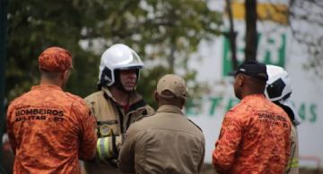 Chocan dos helicópteros en Río de Janeiro y se desata incendio; hay al menos seis personas muertas