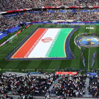 El himno de Irán es abucheado en Los Ángeles por aficionados estadounidenses y opositores al régimen