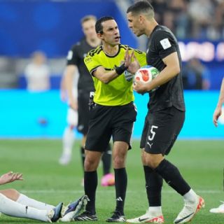 César Ramos pita su octavo juego de Mundial y empata a Archundia como los mexicanos más mundialistas