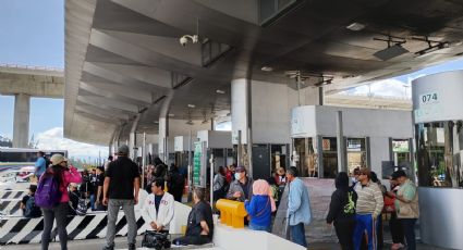 Maestros de la CNTE toman la caseta de Tlalpan y permiten el paso libre de vehículos